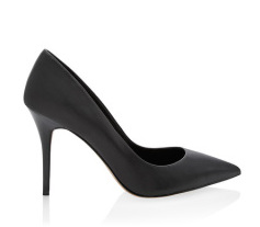 Black pump shoe